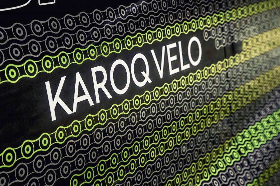 Логотип Skoda Karoq Velo Concept 2019 года  (фото 2 из 7)